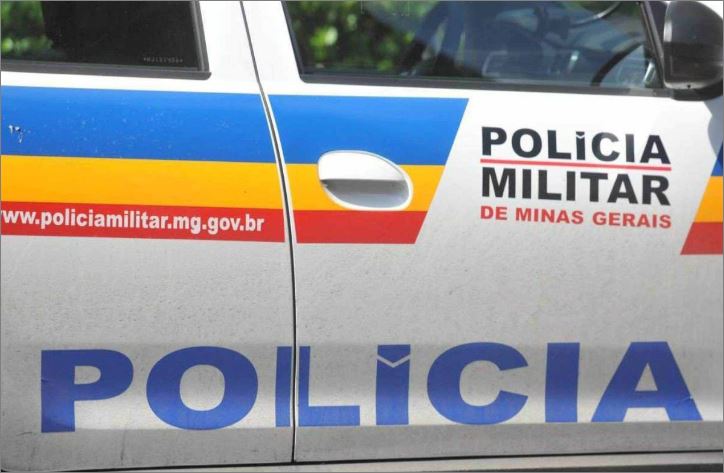 Homem é morto a pauladas no meio de rua da Grande BH