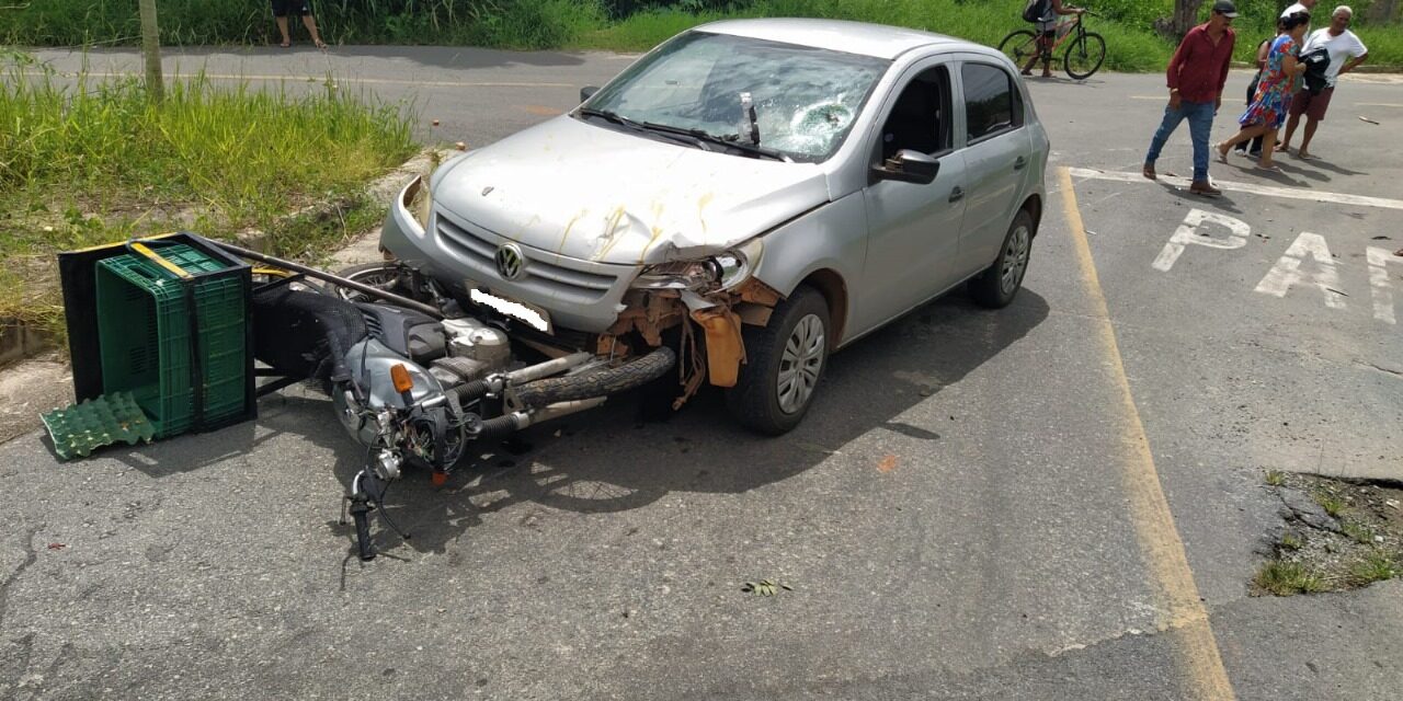 Colisão entre motocicleta e automóvel deixa motociclista ferido no bairro Nossa Senhora de Lourdes, em Formiga