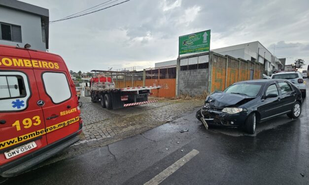 Colisão entre carro e caminhão deixa passageiro ferido na avenida Brasil, em Formiga
