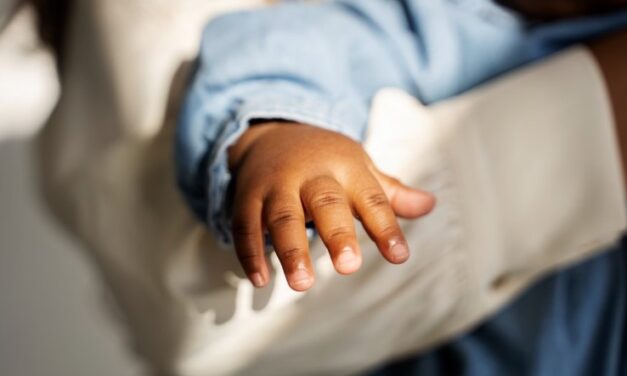 Justiça concede liberdade a acusado de agredir bebê achando que era ‘reborn’