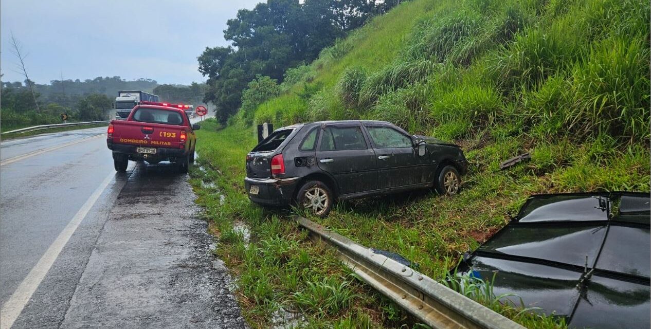 Vítima fica ferida após carro capotar na MG-050 em Formiga
