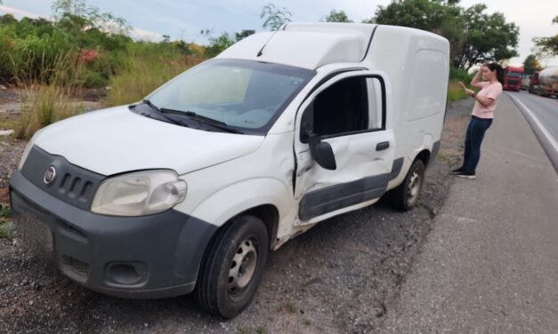 Motociclista fica ferido após colisão com carro na BR-354, em Formiga