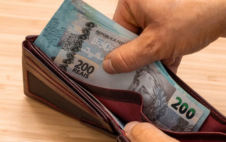 Homem furta aposentadoria do pai, gasta em casas de prostituição e vai preso em MG