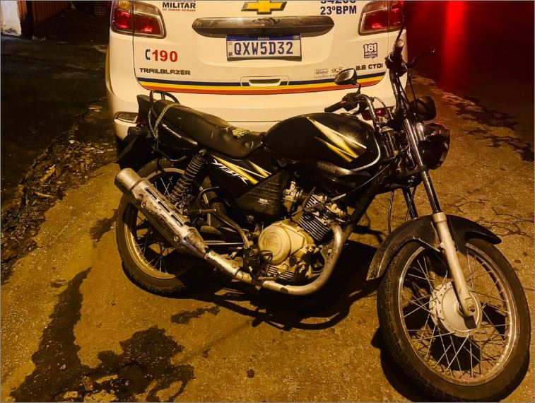 Divinópolis: dupla é presa após agredir homem e roubar moto, no bairro Catalão