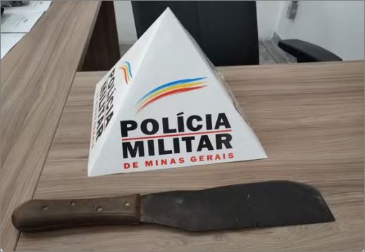 Homem que fazia ameaças com um facão é morto pela PM em Munhoz, MG