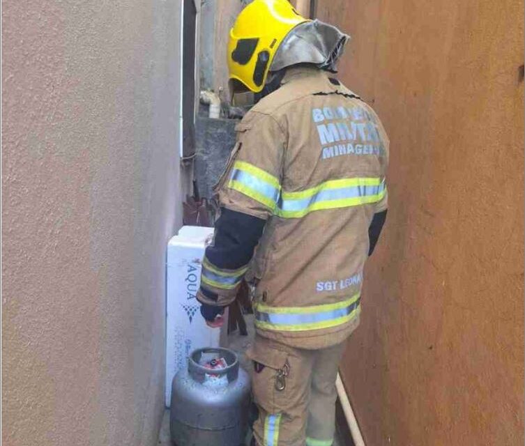 Bombeiros controlam vazamento de gás e evitam riscos em comércio de Arcos