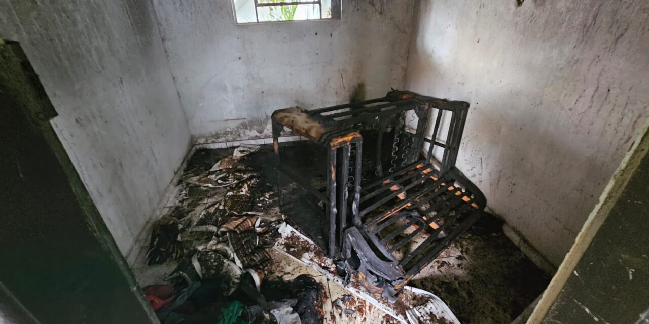 Corpo de Bombeiros é acionado após incêndio em residência no bairro Vila Bom Pastor, em Formiga