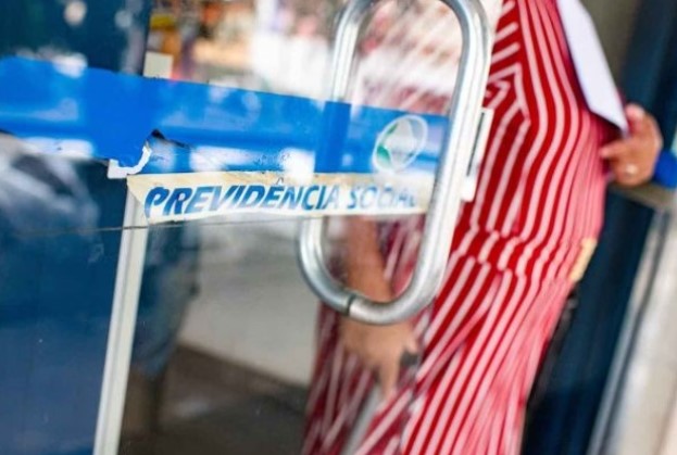 Governo discute mexer no teto de juros do consignado do INSS