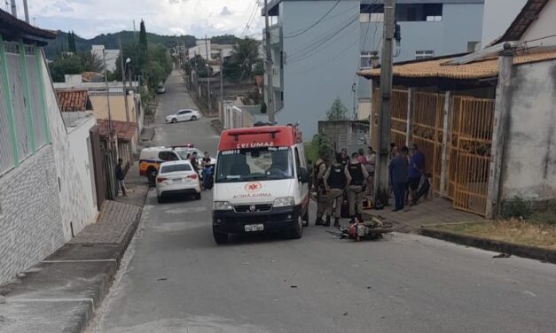 Homem fica ferido após acidente entre carro e moto em Itapecerica
