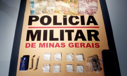 Suspeita de tráfico de drogas é presa durante operação policial na BR-354, em Arcos
