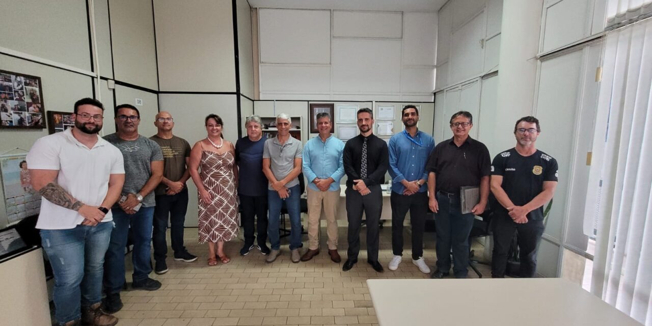 Técnicos da Seplag-MG são recebidos por autoridades de Formiga em visita técnica ao antigo Fórum da cidade