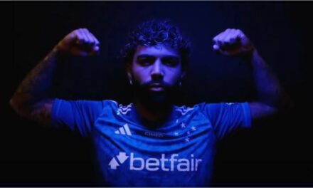 ‘História e tradição’: Gabigol exalta Cruzeiro em aniversário de 104 anos
