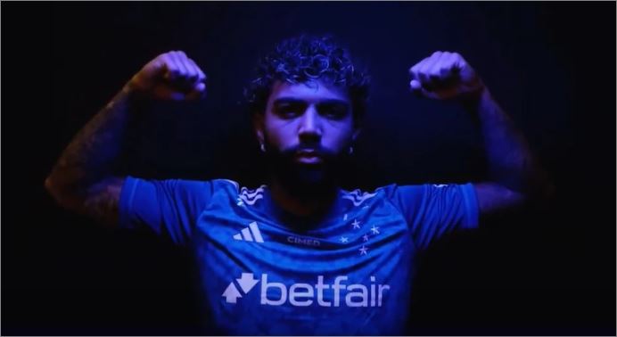 ‘História e tradição’: Gabigol exalta Cruzeiro em aniversário de 104 anos