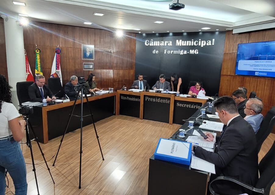 Formiga: Câmara Municipal realiza 3ª Reunião Ordinária e aprova importantes projetos