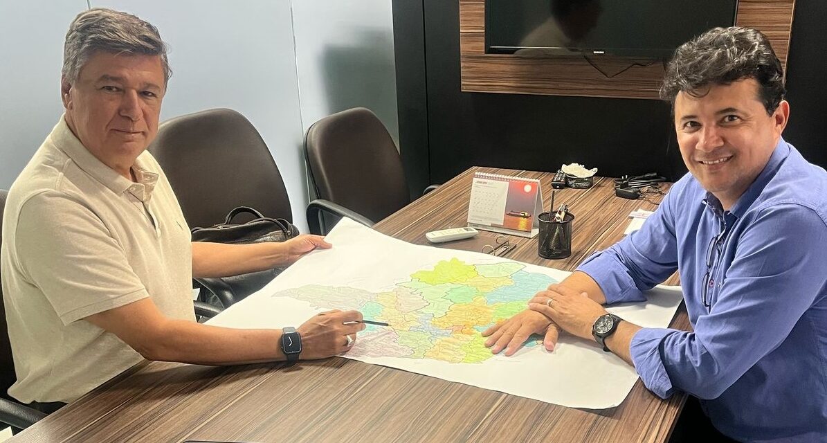 Eugênio pavimenta sua caminhada política como assessor do senador Carlos Viana