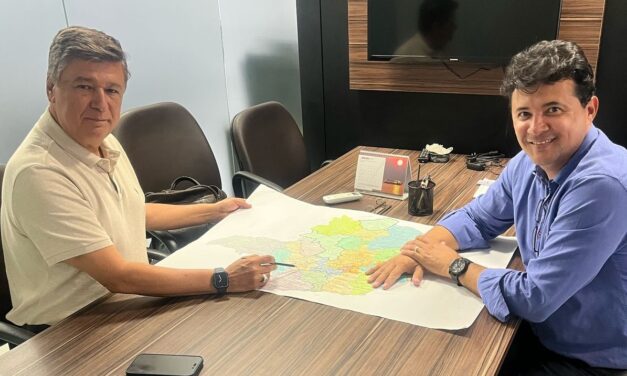 Eugênio pavimenta sua caminhada política como assessor do senador Carlos Viana