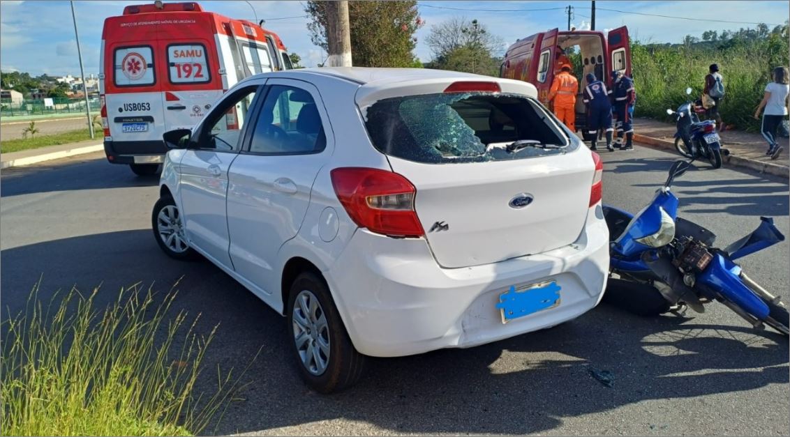 Colisão entre carro e motocicleta deixa uma vítima ferida em Formiga