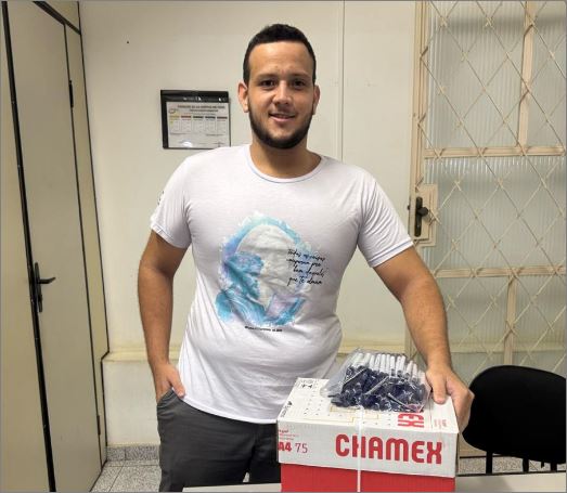 Encontro de Jovens com Cristo recebe doação de squeezes da FUOM