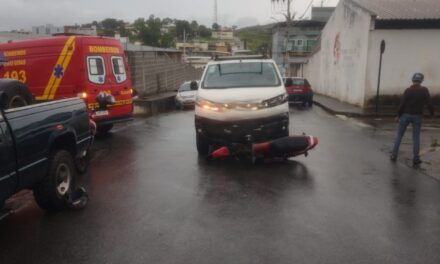 Colisão entre carro e moto deixa vítima ferida, em Formiga