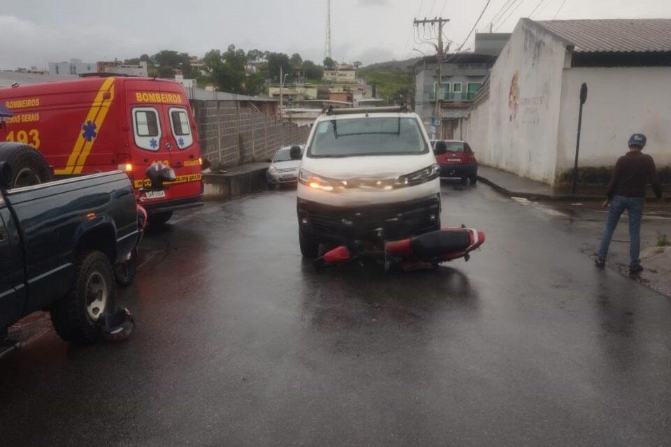 Colisão entre carro e moto deixa vítima ferida, em Formiga