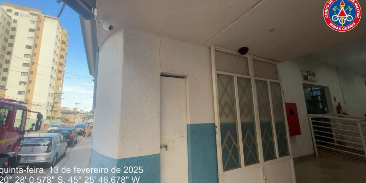 Corpo de Bombeiros realiza captura de enxame de abelhas na rua Doutor Newton Pires em Formiga