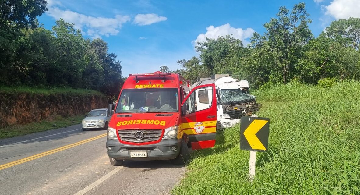 Corpo de Bombeiros divulga mais informações sobre acidente entre carreta e caminhão na MG-050, em Formiga