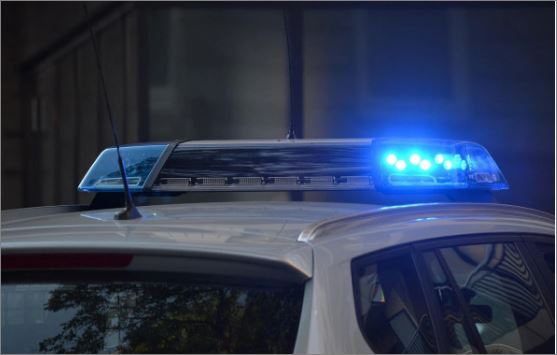 Homem se passa por policial, invade casa e mata adolescente que estava dormindo