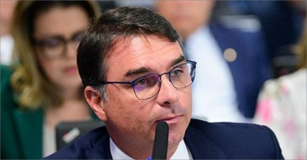 Flávio Bolsonaro é eleito presidente da Comissão de Segurança Pública