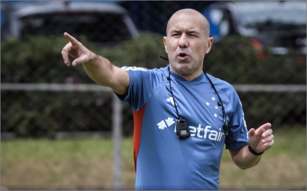 Leonardo Jardim aponta o que será fundamental para o Cruzeiro conquistar títulos