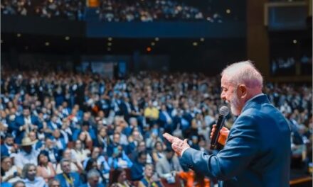 Lula diz a prefeitos que vão sentir falta dele e pedir: ‘Lulinha, fica’