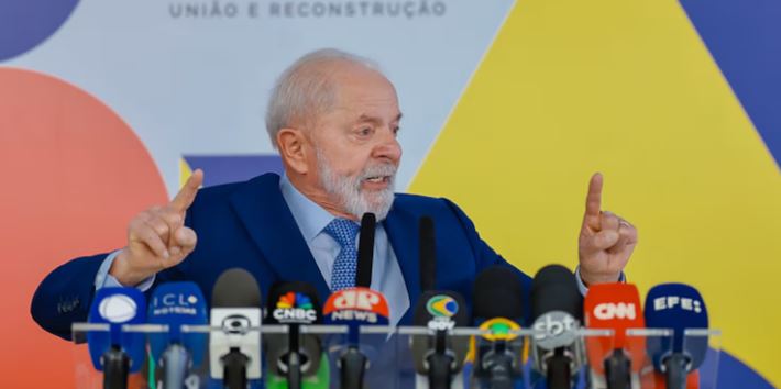 Lula diz que Congresso tem que regulamentar redes sociais e, se não for o caso, será o STF