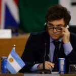 Governo argentino autoriza civis a comprar armas semiautomáticas e de assalto