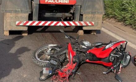 Acidente entre carreta e moto deixa casal ferido no Anel Rodoviário de BH