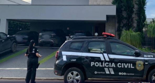 Influenciadora digital é investigada por vender remédios para emagrecer sem autorização