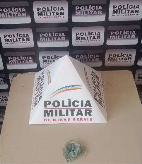 Polícia Militar realiza apreensão de dois indivíduos que portavam comprimidos de ‘ecstasy’, em Pains