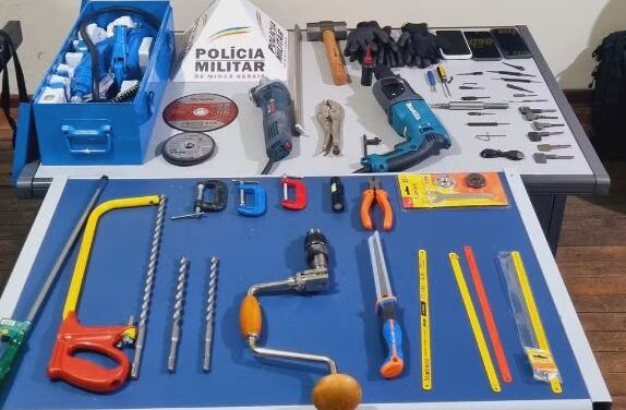 Cinco pessoas suspeitas de planejarem furto a uma joalheria são presas em Poços de Caldas