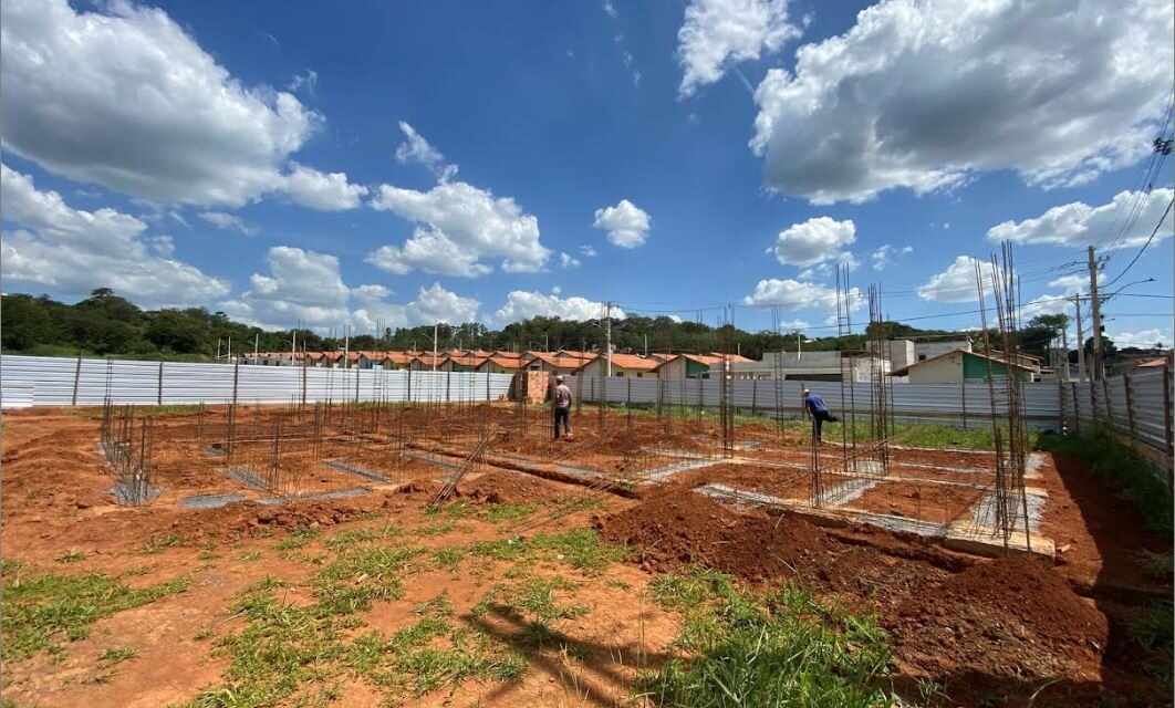Prefeito de Pains acompanha obra da nova UBS