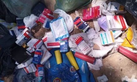 Remédios são descartados irregularmente em estrada rural de Arcos