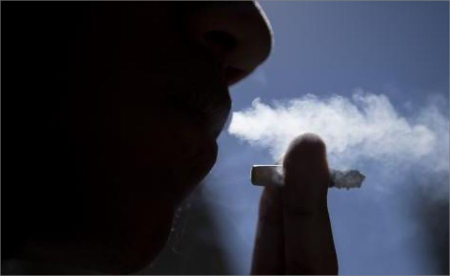 Pouches ou snus: sachês de nicotina favorecem o câncer e viciam, diz especialista