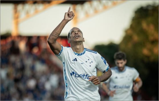Staff de Matheus Pereira vai à Toca da Raposa e se reúne com a diretoria do Cruzeiro