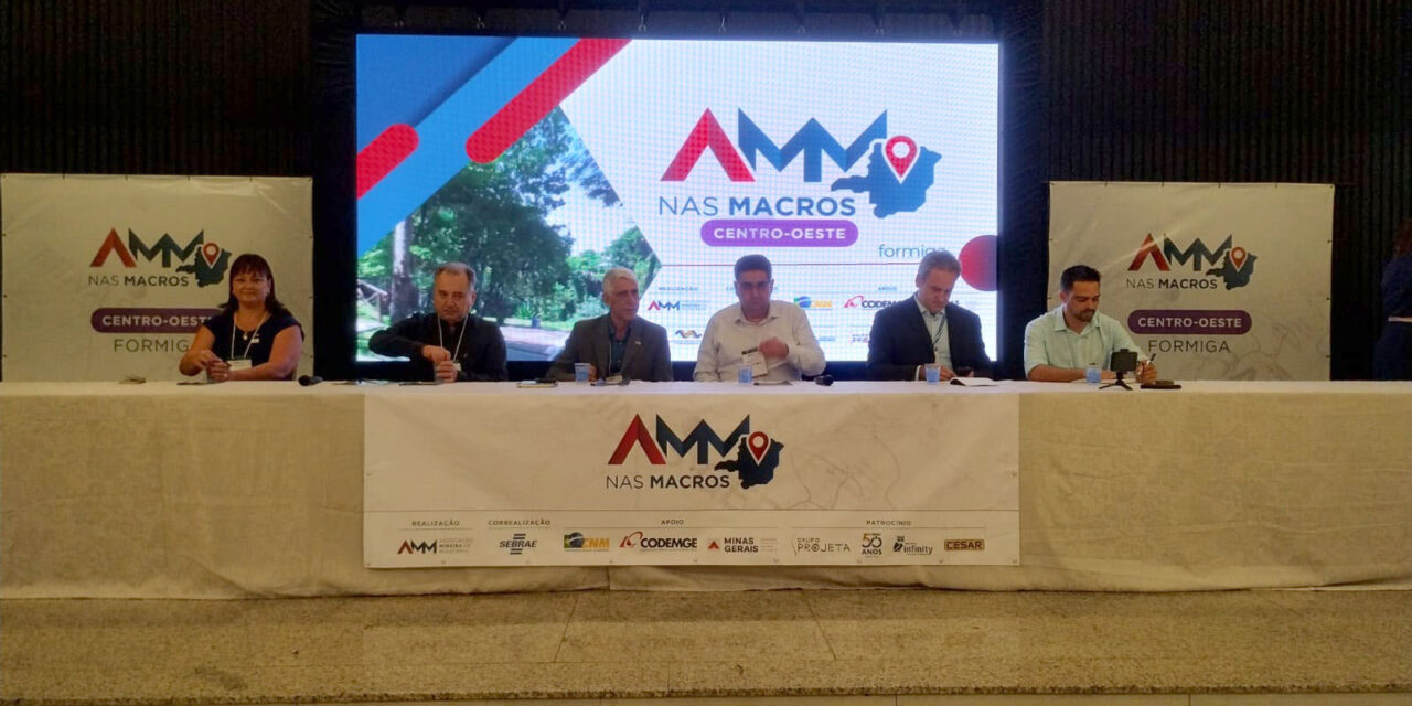 Formiga sedia evento da Associação Mineira de Municípios