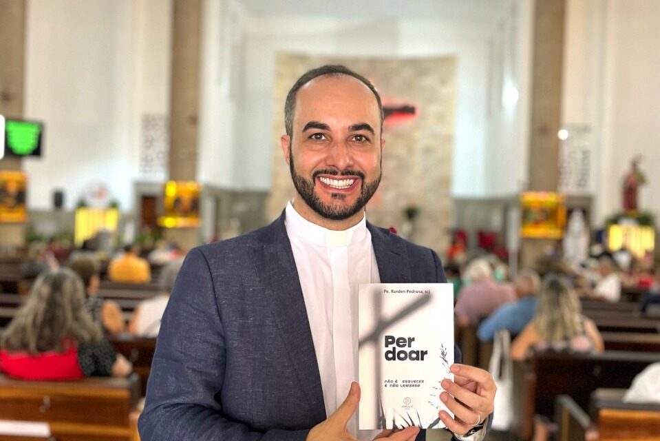 Padre formiguense lança livro sobre o perdão e sua dimensão transformadora