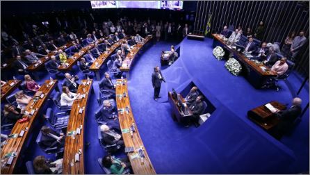 Em meio ao PL da Anistia, Senado homenageia redemocratização do Brasil