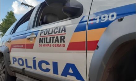 Homem suspeito de roubo é encontrado morto debaixo de carro após agressões em BH