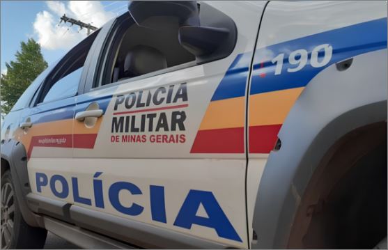 Homem suspeito de roubo é encontrado morto debaixo de carro após agressões em BH