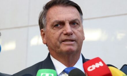 Bolsonaro critica STF por marcar julgamento sobre golpe de Estado em março: ‘Velocidade da luz’