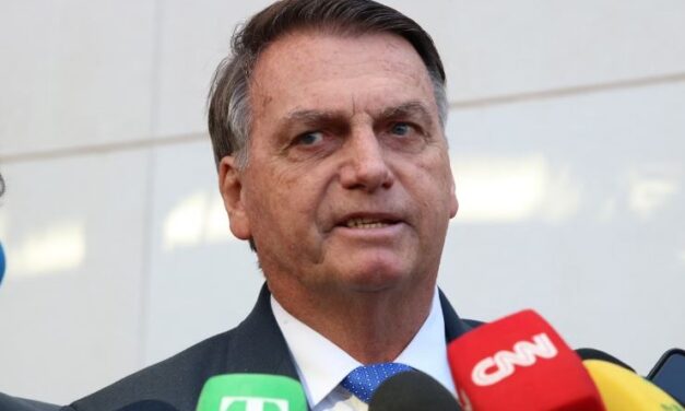Bolsonaro usará tornozeleira eletrônica e não poderá acessar as redes sociais após operação da PF