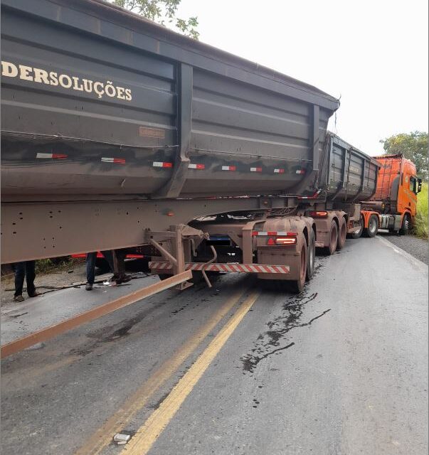 Grave acidente entre veículos de grande porte interdita a BR-354 no Trevo de Pains