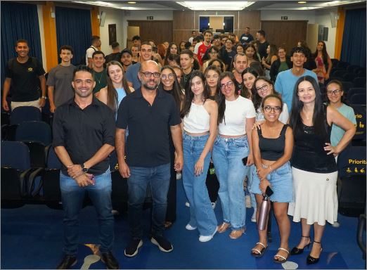 Calouros dos cursos de Administração e Ciências Contábeis participam de aula inaugural