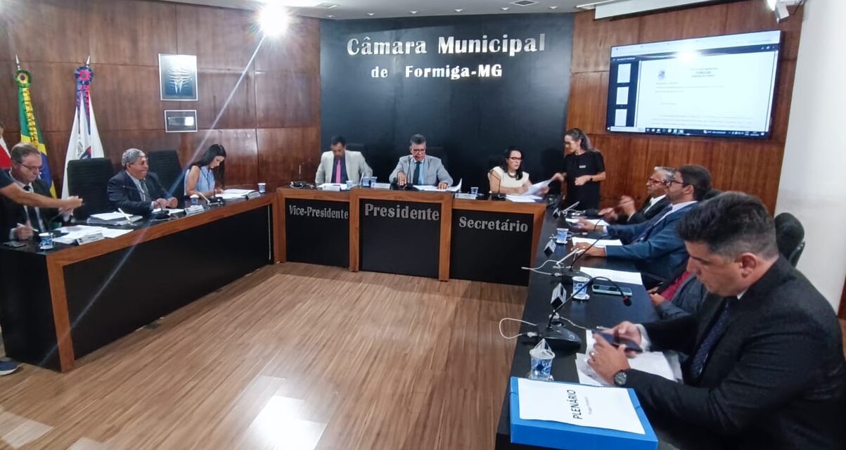 Câmara de Formiga derruba veto ao Projeto “Água é Vida” e aprova importantes propostas